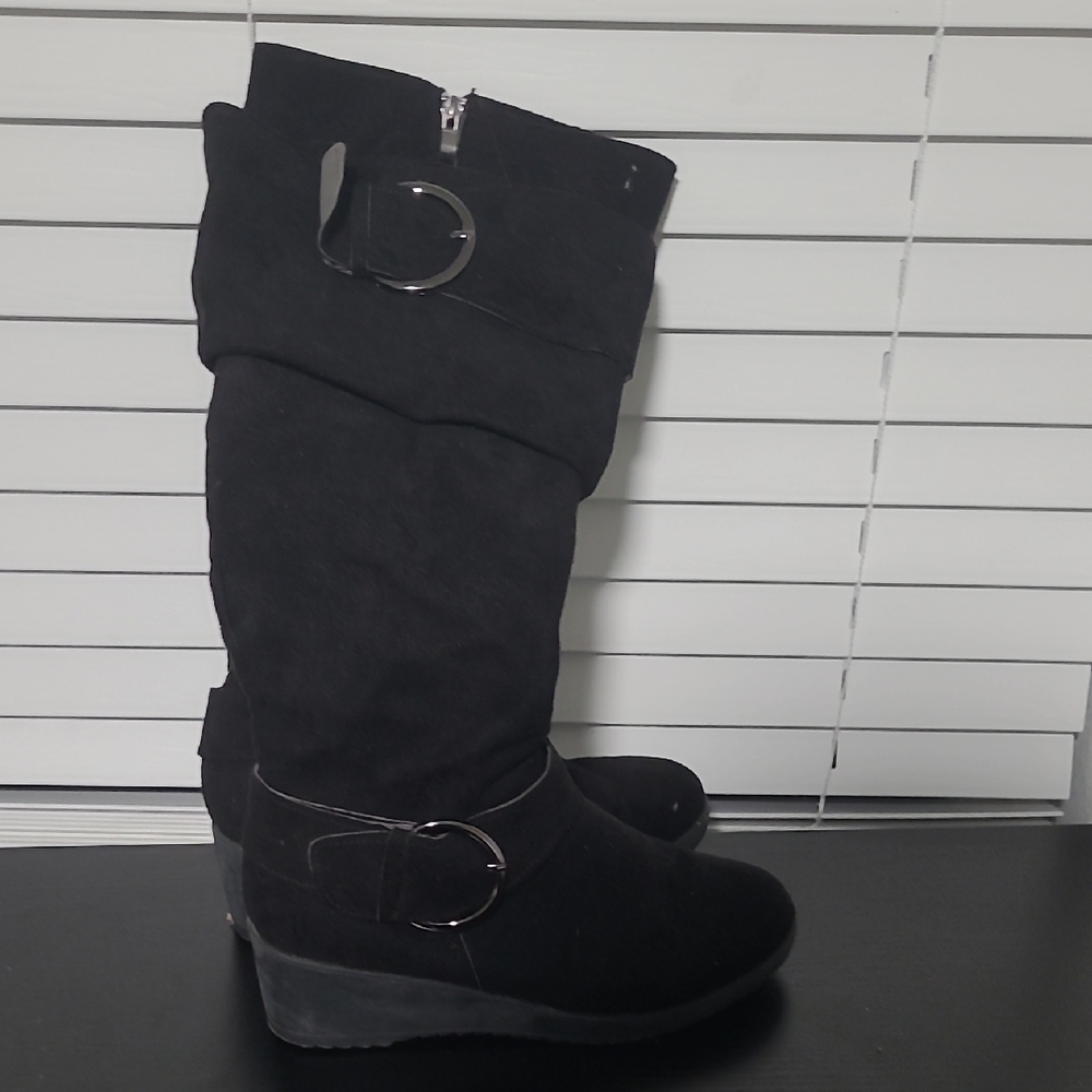 Source Unknown Black Heeled Boots with Buckle